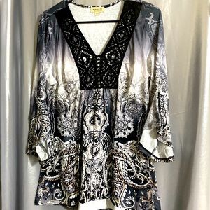 Beautiful One World Top size Medium